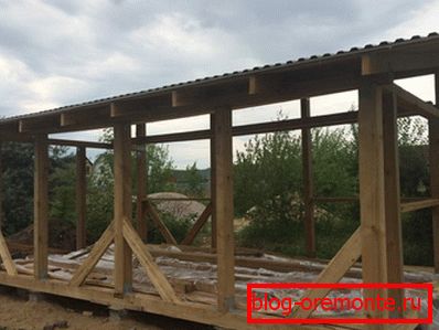 Pergola odnoskatnoy tető az ondulin