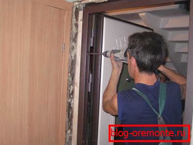 Az ajtókeret erősítése