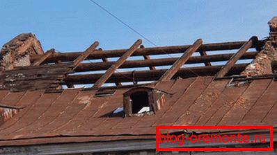 A tetőszerkezet eltávolítása a felépített szerkezetről, mielőtt felújítaná