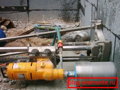 Gyémánt fúrás a betonban mechanikai úton Gyémánt fúrás a betonban mechanikai úton