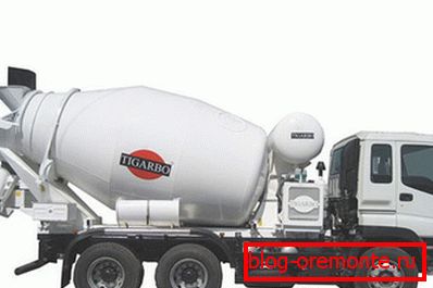 Az automatikus keverő a leghatékonyabb a beton szállításához. Az automatikus keverő a leghatékonyabb a beton szállításához.