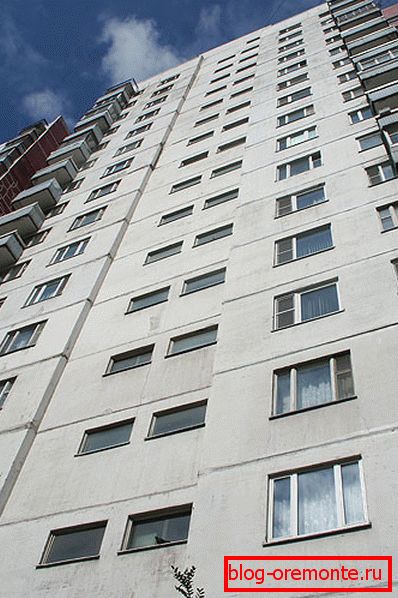 A beton tökéletesen karbantartja a padlót A beton tökéletesen karbantartja a padlót