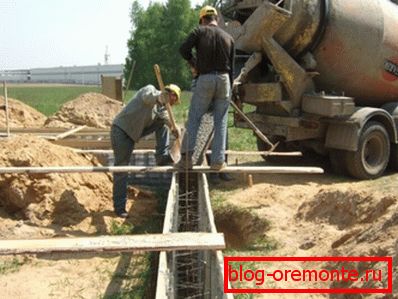 Minél szorosabbak a habarcsot, annál erősebb a beton. Minél szorosabbak a habarcsot, annál erősebb a beton.