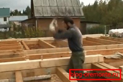 Ahhoz, hogy a fát rögzítse közöttük, a tüskék belerakódnak belőlük. Ahhoz, hogy a fát rögzítse közöttük, a tüskék belerakódnak belőlük.