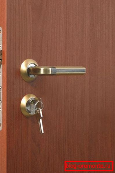 Tárolóajtó, tornácos, vastagságú belső ajtók vastagsága