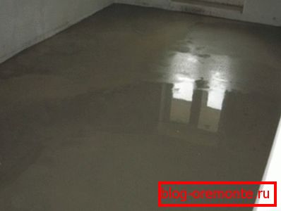Fotó egy beton esztrich a lakásban. Fotó egy beton esztrich a lakásban.