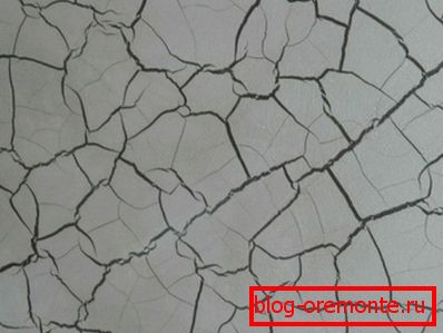 A képen látható a cementkő repedésének hatása. A képen látható a cementkő repedésének hatása.