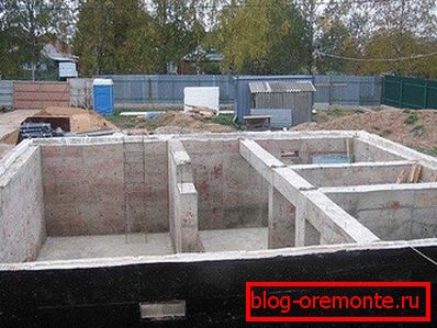 alapítvány, созданный из газобетонных блоков, нуждается в дополнительном слое гидроизоляции, но может обойтись без утепления alapítvány, созданный из газобетонных блоков, нуждается в дополнительном слое гидроизоляции, но может обойтись без утепления