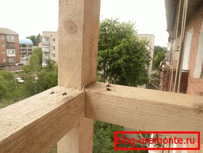 Szabványos fa felhasználásával erkélyes fakeret építésére Szabványos fa felhasználásával erkélyes fakeret építésére