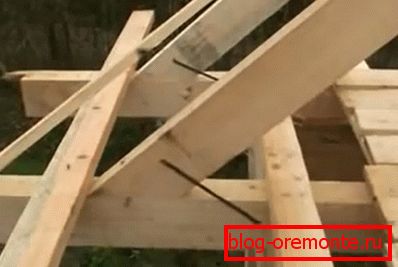 Rácsos lábak rögzítése gerendákhoz Rácsos lábak rögzítése gerendákhoz