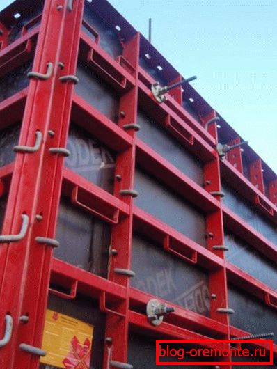 Fém formák tipikus betonszerkezetek öntéséhez Fém formák tipikus betonszerkezetek öntéséhez
