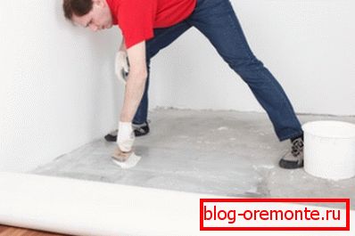 A fotó - hogyan kell lenézni linóleum egy beton padló ragasztóval A fotó - hogyan kell lenézni linóleum egy beton padló ragasztóval