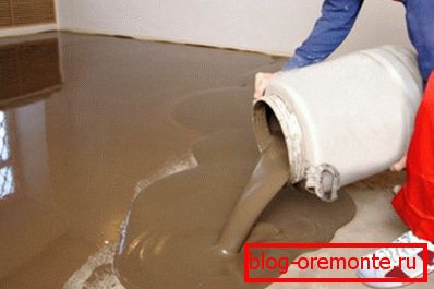 A fotó öntő önterülő keverékben A fotó öntő önterülő keverékben