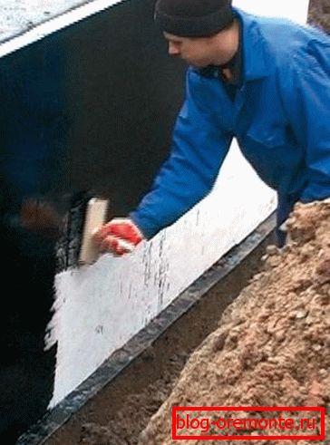 A beton alapozásának fotózása a nedvességtől A beton alapozásának fotózása a nedvességtől