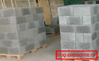 A gyártás optimális feltételeket teremt a blokkok szárításához és a maximális szilárdsági jellemzőkhöz A gyártás optimális feltételeket teremt a blokkok szárításához és a maximális szilárdsági jellemzőkhöz
