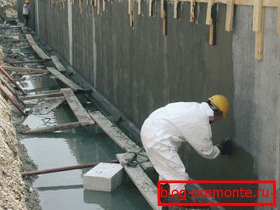 Vízszigetelő keverék alkalmazása betonfalra Vízszigetelő keverék alkalmazása betonfalra