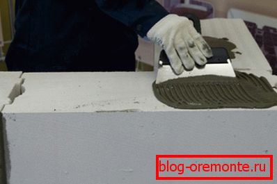 Ragasztás a betonblokkra Ragasztás a betonblokkra