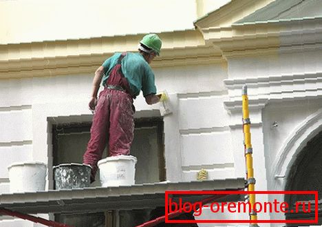 A homlokzatra rajzolva