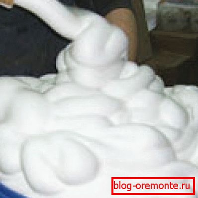 Egységes sűrű hab - a minőségi anyag jele Egységes sűrű hab - a minőségi anyag jele
