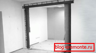 Keresztrúd a fal nyílásában Keresztrúd a fal nyílásában