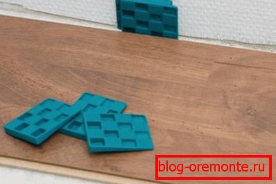 Első heveder ékkel Első heveder ékkel