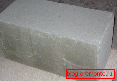 Tömör betonblokkok 40-20-20 - ideális alapítvány építésére alacsony épületekben Tömör betonblokkok 40-20-20 - ideális alapítvány építésére alacsony épületekben