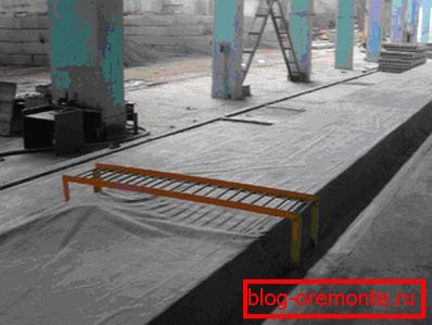 A beton felületét néhány napon belül, de az általános keményedés 15-20 nap után következik be (az időjárástól függően) A beton felületét néhány napon belül, de az általános keményedés 15-20 nap után következik be (az időjárástól függően)