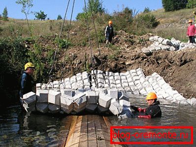 Betonszőnyegek használatakor feltételezik a speciális berendezések használatát, amelyet még a tervezési szakaszban is figyelembe kell venni. Betonszőnyegek használatakor feltételezik a speciális berendezések használatát, amelyet még a tervezési szakaszban is figyelembe kell venni.