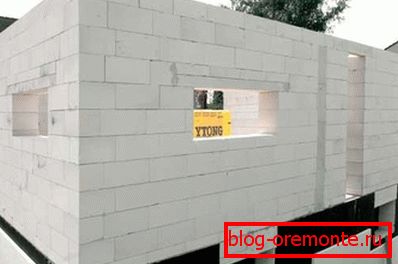 Az építési blokkok elve gyakorlatilag megegyezik az építési kőfalakkal. Az építési blokkok elve gyakorlatilag megegyezik az építési kőfalakkal.