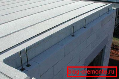 A strukturált szénsavas beton szilárdsága lehetővé teszi a padlólapok gyártásához. A strukturált szénsavas beton szilárdsága lehetővé teszi a padlólapok gyártásához.