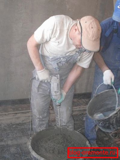Az ilyen megoldás létrehozásának folyamata meglehetősen egyszerű, és teljesen leírható a száraz keverék használati utasításában. Az ilyen megoldás létrehozásának folyamata meglehetősen egyszerű, és teljesen leírható a száraz keverék használati utasításában.