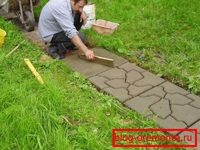 A szilárd bevonatot nem egyenletes szakaszokra helyezzük A szilárd bevonatot nem egyenletes szakaszokra helyezzük
