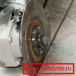 Beton vágása a tervezett vonal mentén Beton vágása a tervezett vonal mentén