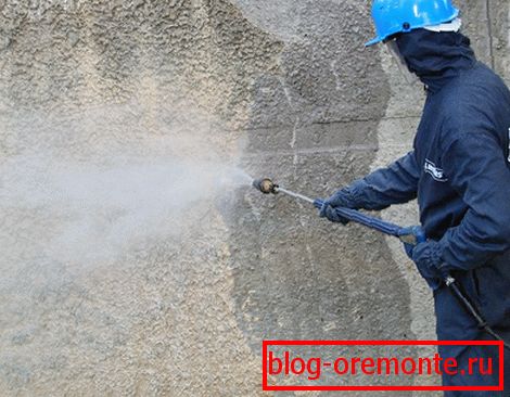Nyomás alatt szállított víz segítségével