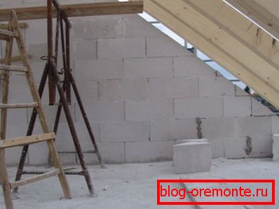 Alátámasztás léggömbbeton blokkok alapján Alátámasztás léggömbbeton blokkok alapján