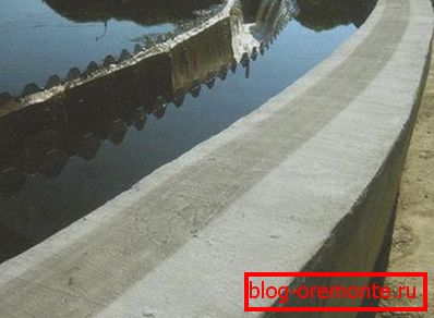 Érdemes megjegyezni, hogy a beton szintén korróziónak van kitéve, és a sós környezet csak felgyorsítja ezt a folyamatot. Érdemes megjegyezni, hogy a beton szintén korróziónak van kitéve, és a sós környezet csak felgyorsítja ezt a folyamatot.