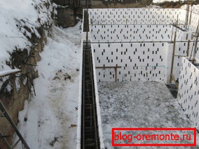 Hőszigetelő zsaluzati rendszer télen való munkavégzéshez. Hőszigetelő zsaluzati rendszer télen való munkavégzéshez.