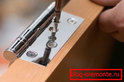 Az ajtó függöny befedése Az ajtó függöny befedése