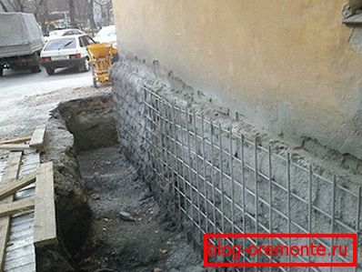 A megerősítés és a beton ketrecének megerősítése. A megerősítés és a beton ketrecének megerősítése.