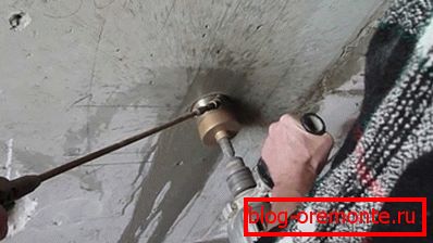 A furat lecsapolása közben a fúrás nagymértékben megkönnyíti a folyamatot. A furat lecsapolása közben a fúrás nagymértékben megkönnyíti a folyamatot.
