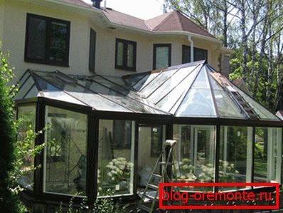 Verandán átlátszó tetővel