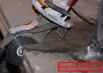 Vágó nyílások betonban gyémánt kerékkel Vágó nyílások betonban gyémánt kerékkel