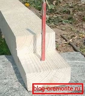A beton egy erõsítõ rúd közvetlenül a zsalu felett helyezkedik el, hogy jobban rögzítse a rudakat A beton egy erõsítõ rúd közvetlenül a zsalu felett helyezkedik el, hogy jobban rögzítse a rudakat