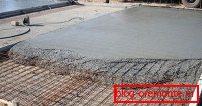 Az esztrich betöltése az M350 betonhoz Az esztrich betöltése az M350 betonhoz