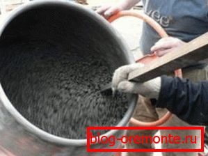 A keveréket betonkeverőben keverjük A keveréket betonkeverőben keverjük
