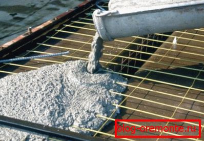 A zsaluzat beton megerősítése hálóval A zsaluzat beton megerősítése hálóval