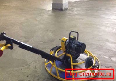 Egy rotoros beton simító Egy rotoros beton simító